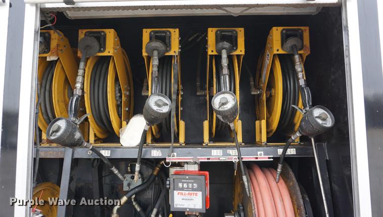 image for item J5642 2000 Kenworth T800 fuel truck