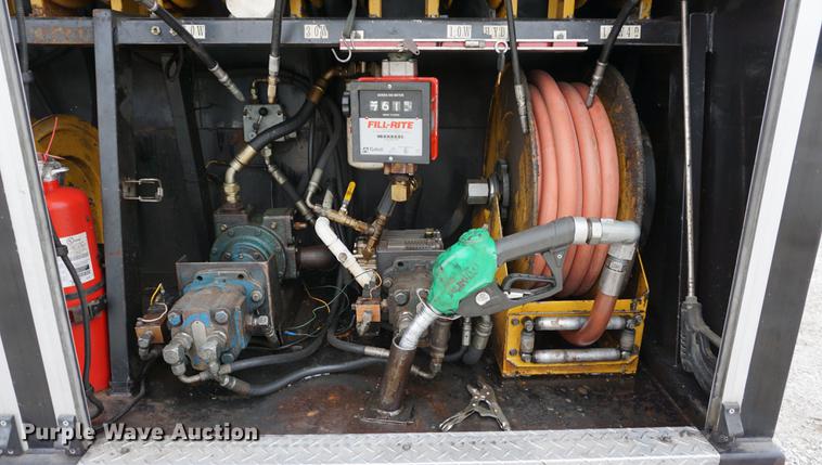 image for item J5642 2000 Kenworth T800 fuel truck