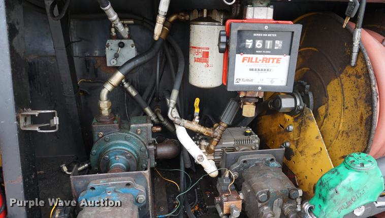 image for item J5642 2000 Kenworth T800 fuel truck