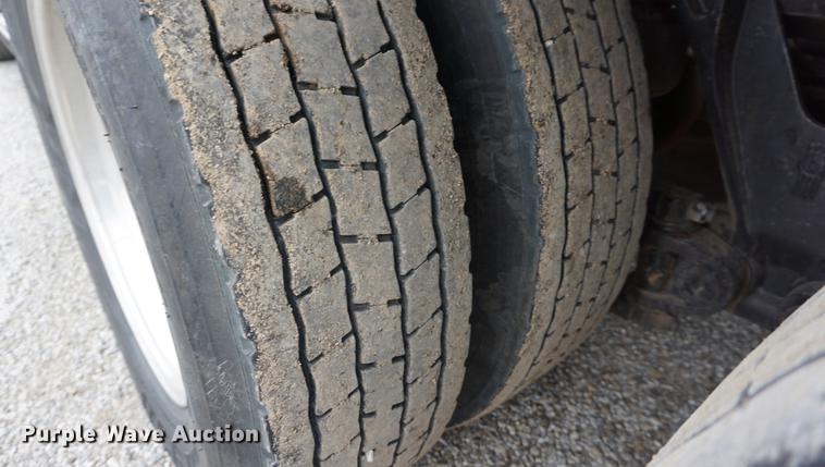 image for item J5642 2000 Kenworth T800 fuel truck