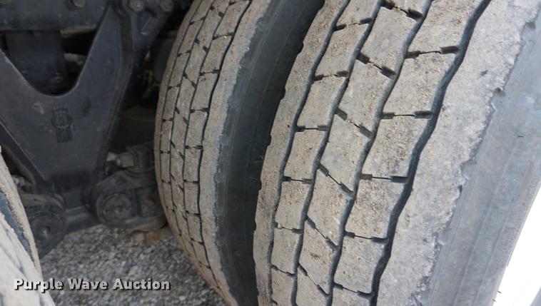 image for item J5642 2000 Kenworth T800 fuel truck