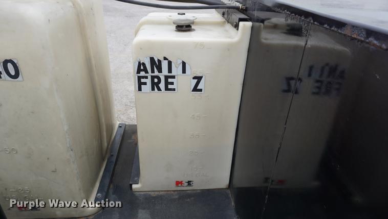 image for item J5642 2000 Kenworth T800 fuel truck