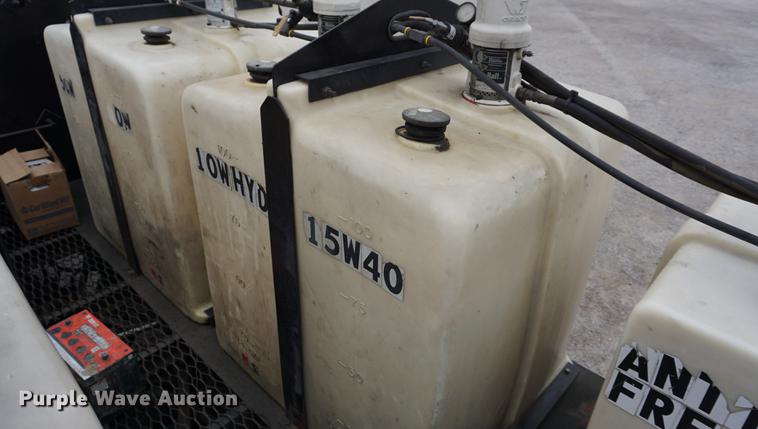 image for item J5642 2000 Kenworth T800 fuel truck