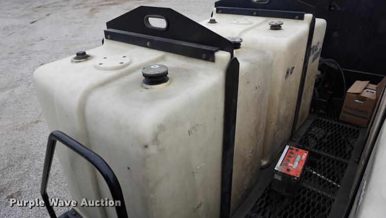 image for item J5642 2000 Kenworth T800 fuel truck