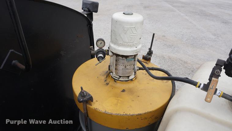 image for item J5642 2000 Kenworth T800 fuel truck