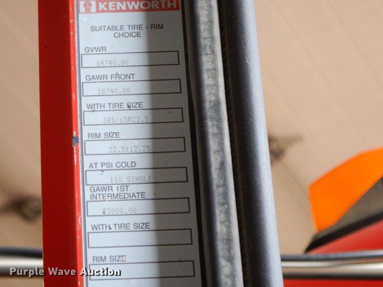 image for item J5642 2000 Kenworth T800 fuel truck