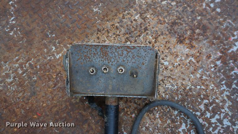 image for item J5644 1998 GMC C7500 service truck