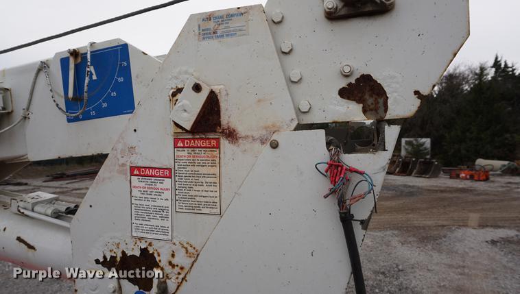 image for item J5644 1998 GMC C7500 service truck