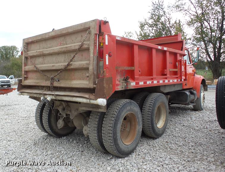 image for item J8582 1993 International 4900 dump truck