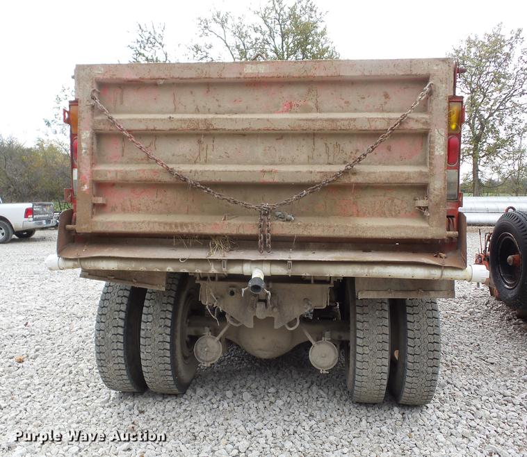image for item J8582 1993 International 4900 dump truck