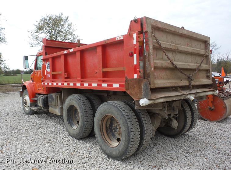 image for item J8582 1993 International 4900 dump truck