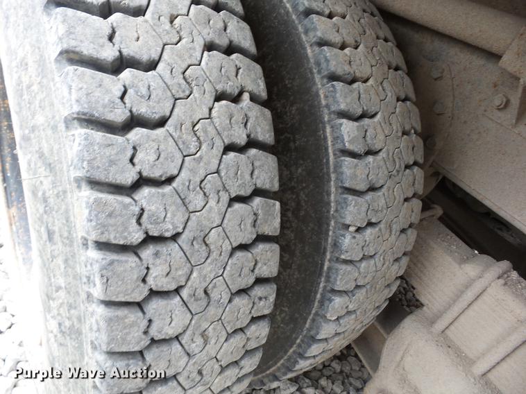 image for item J8582 1993 International 4900 dump truck