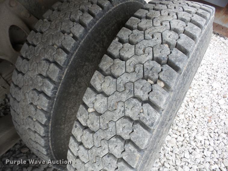 image for item J8582 1993 International 4900 dump truck