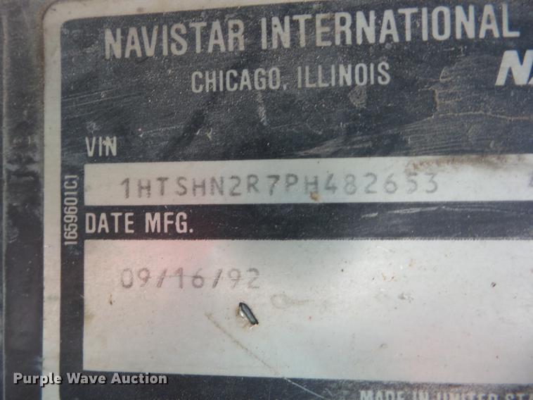 image for item J8582 1993 International 4900 dump truck