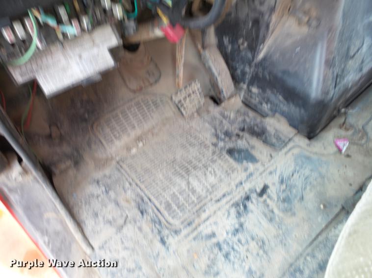 image for item J8582 1993 International 4900 dump truck