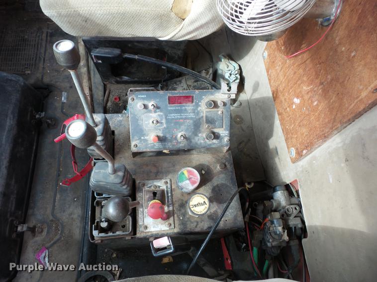 image for item J8582 1993 International 4900 dump truck