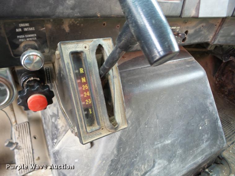 image for item J8582 1993 International 4900 dump truck