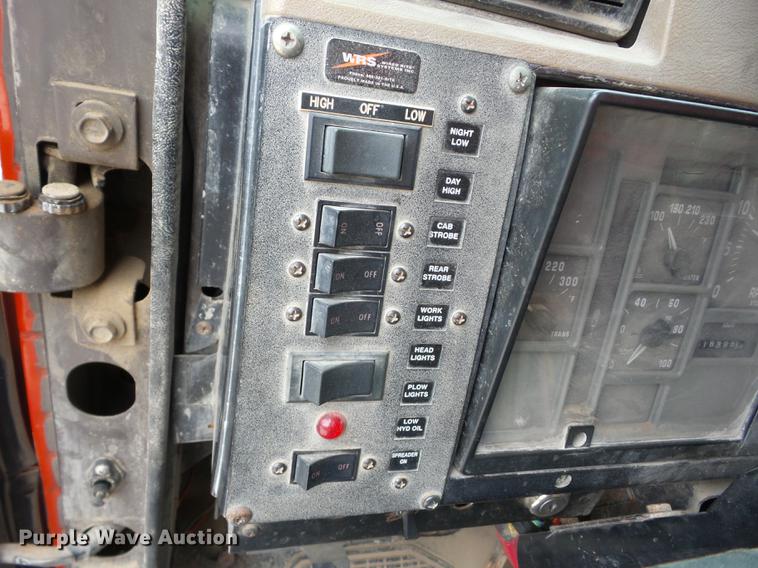 image for item J8582 1993 International 4900 dump truck