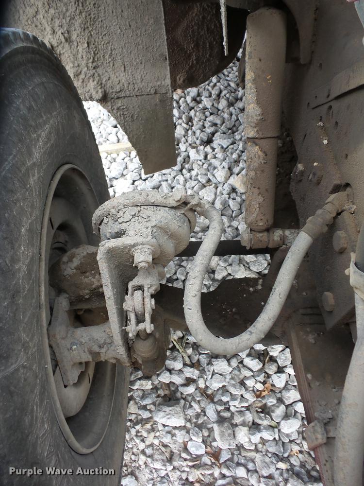 image for item J8582 1993 International 4900 dump truck