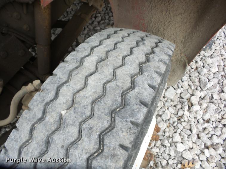 image for item J8582 1993 International 4900 dump truck