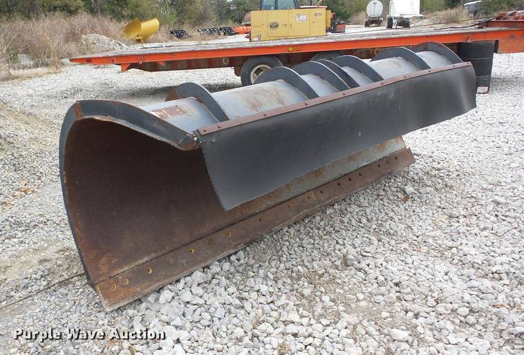 image for item J8582 1993 International 4900 dump truck