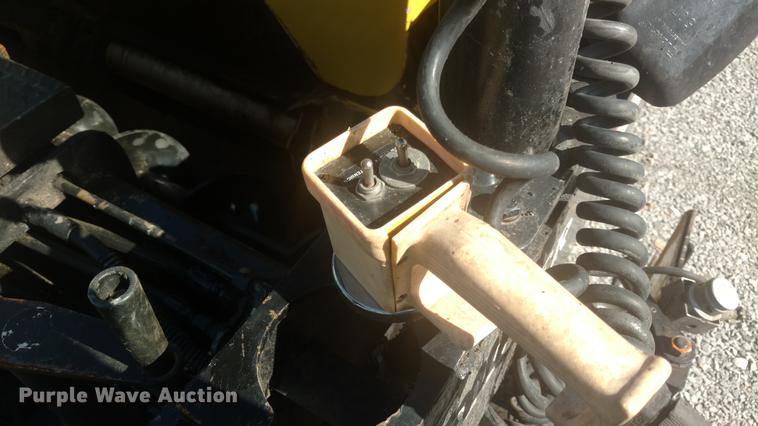 image for item J8588 2005 Mauldin 1750C paver