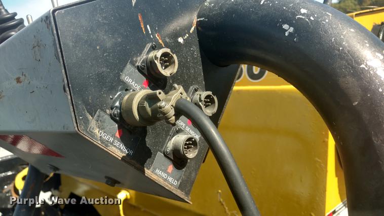 image for item J8588 2005 Mauldin 1750C paver