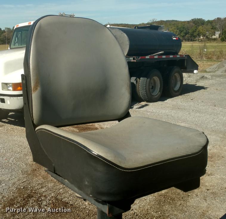 image for item J8588 2005 Mauldin 1750C paver