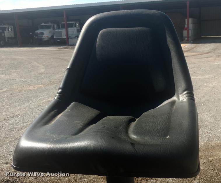 image for item J8588 2005 Mauldin 1750C paver