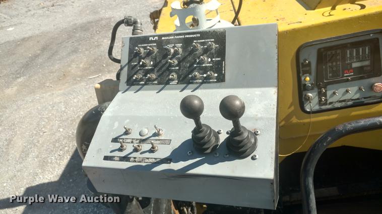 image for item J8588 2005 Mauldin 1750C paver