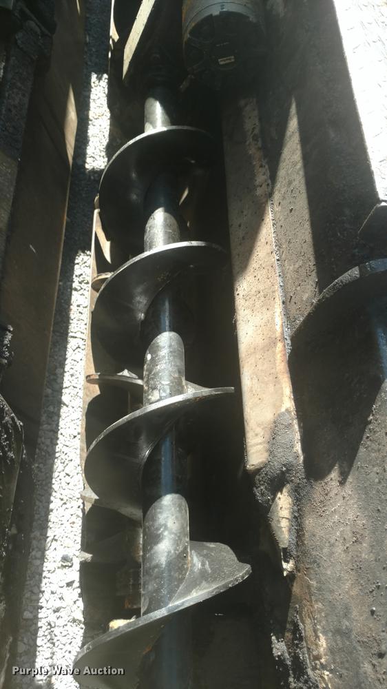 image for item J8588 2005 Mauldin 1750C paver