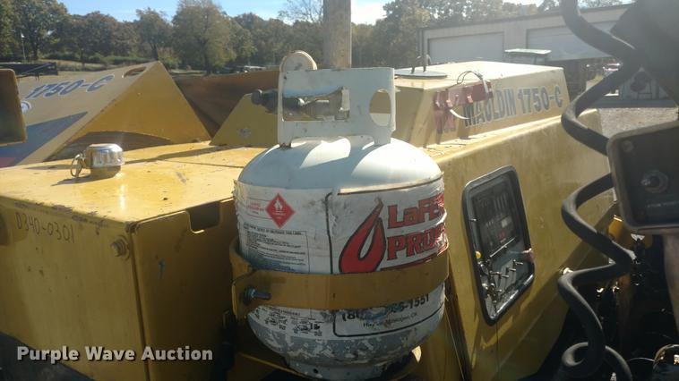 image for item J8588 2005 Mauldin 1750C paver