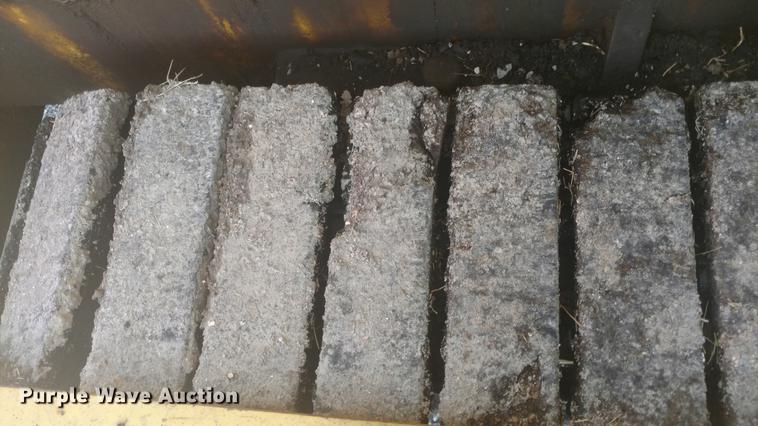 image for item J8588 2005 Mauldin 1750C paver