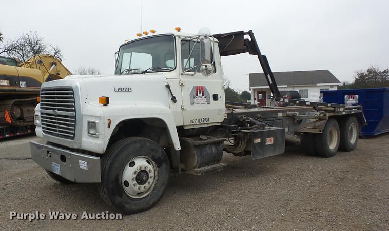 image for item K6330 1995 Ford LT8000 roll-off truck