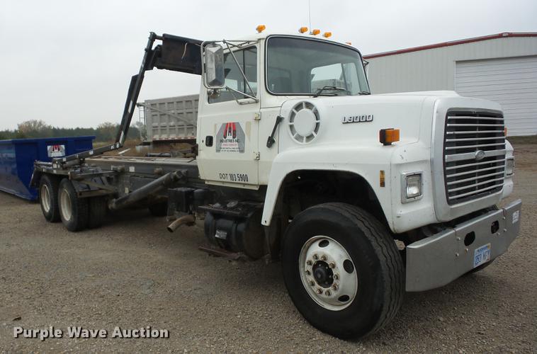 image for item K6330 1995 Ford LT8000 roll-off truck