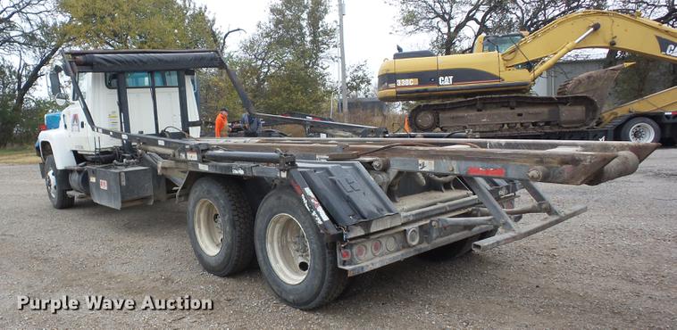 image for item K6330 1995 Ford LT8000 roll-off truck