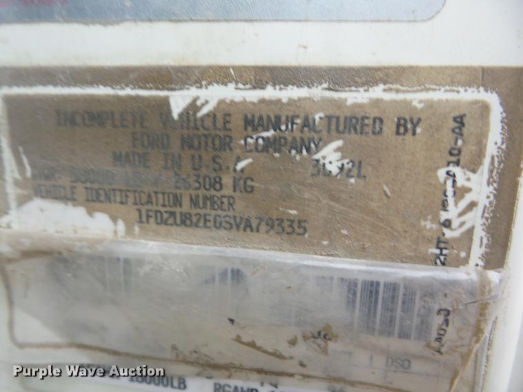 image for item K6330 1995 Ford LT8000 roll-off truck