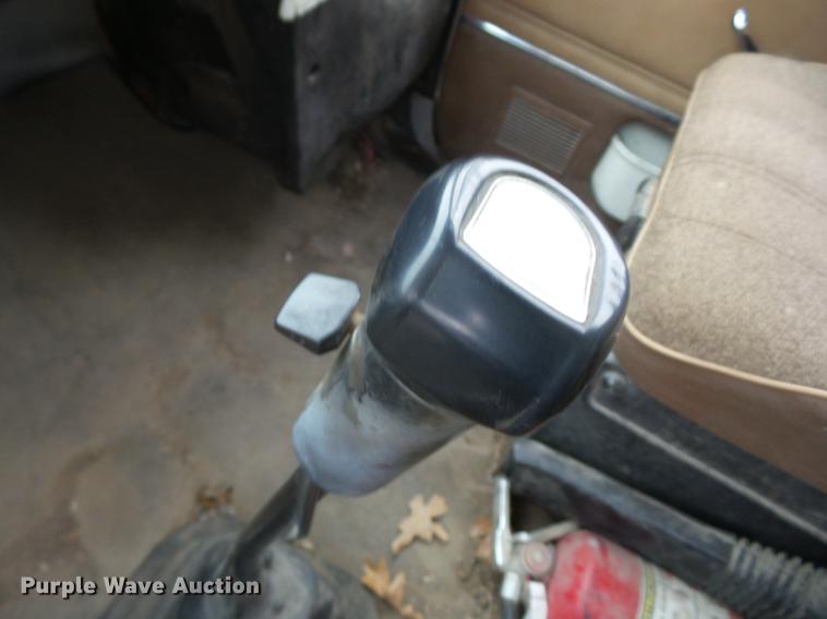 image for item K6330 1995 Ford LT8000 roll-off truck