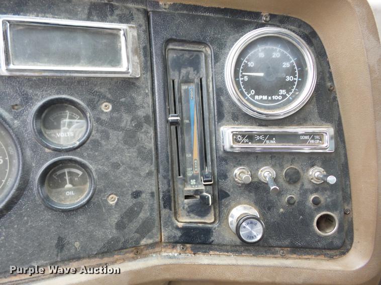 image for item K6330 1995 Ford LT8000 roll-off truck