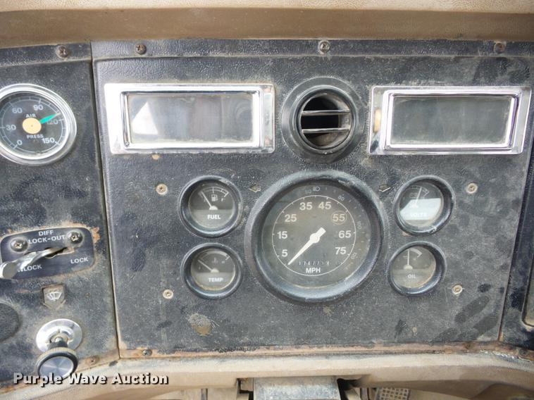 image for item K6330 1995 Ford LT8000 roll-off truck