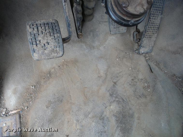 image for item K6330 1995 Ford LT8000 roll-off truck