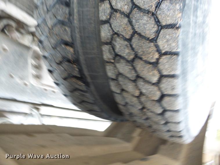 image for item K6330 1995 Ford LT8000 roll-off truck