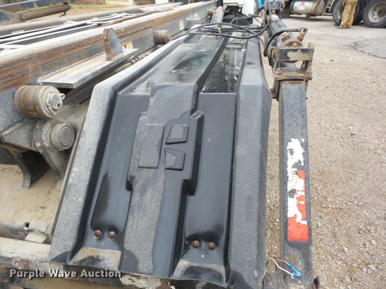 image for item K6330 1995 Ford LT8000 roll-off truck