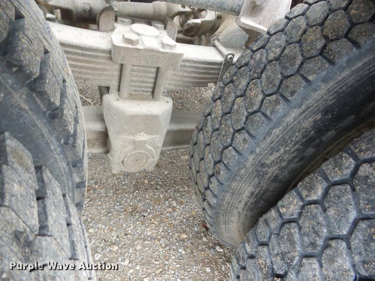 image for item K6330 1995 Ford LT8000 roll-off truck