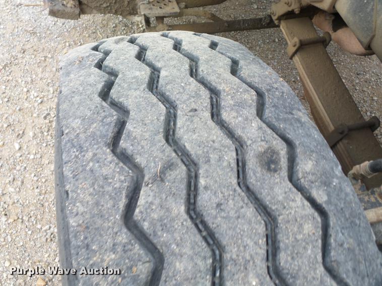 image for item K6330 1995 Ford LT8000 roll-off truck