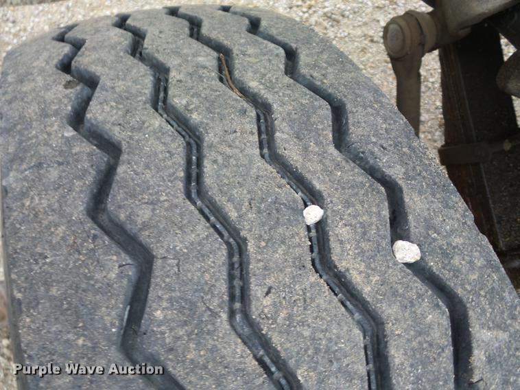 image for item K6330 1995 Ford LT8000 roll-off truck