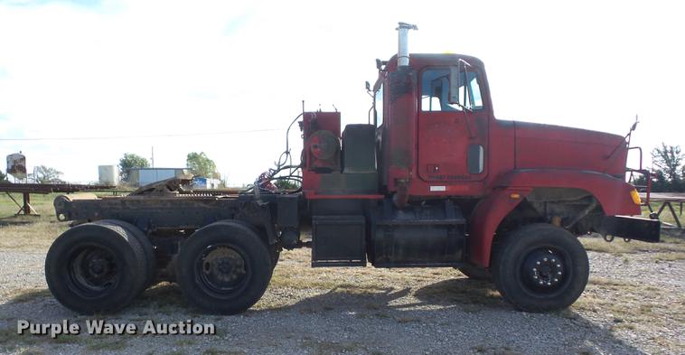 image for item K6344 1993 Freightliner M916A1 semi truck