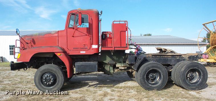 image for item K6344 1993 Freightliner M916A1 semi truck