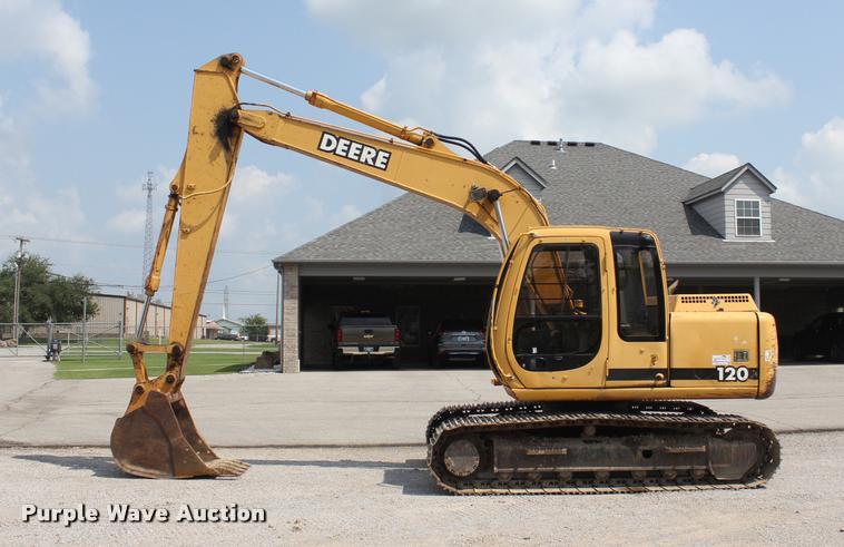 image for item L3207 2000 John Deere 120 excavator