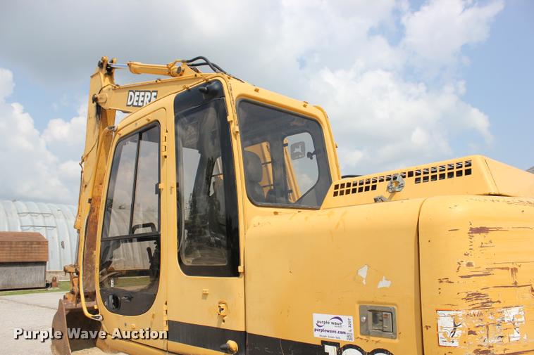 image for item L3207 2000 John Deere 120 excavator